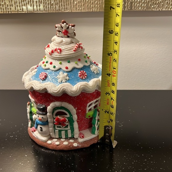 Light Up Gingerbread House - Picture 9 of 11